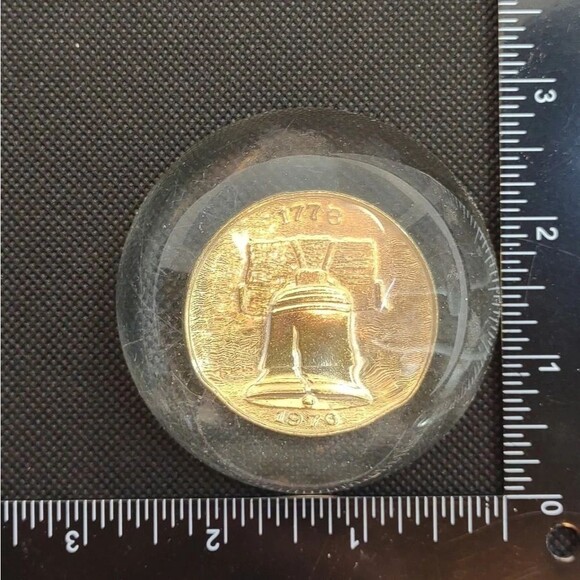 Liberty Bell Eagle Coin Vintage Paperweight Lucite Resin - Picture 14 of 16